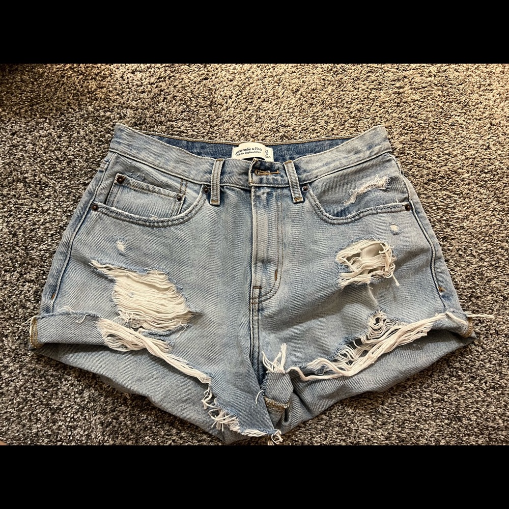 Abercrombie & Fitch Mid Rise Curve Love Boyfriend Short